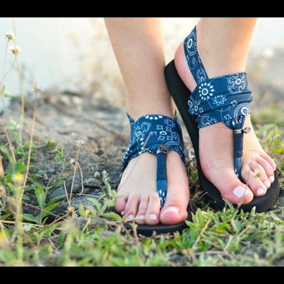 NWT Summertime sandals in printed hot pink - Picture 4 of 4